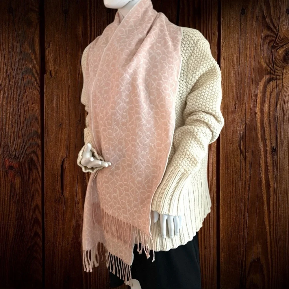 CALVIN KLEIN Classic Logo Pattern Winter Scarf/Light Peach and White Double Face